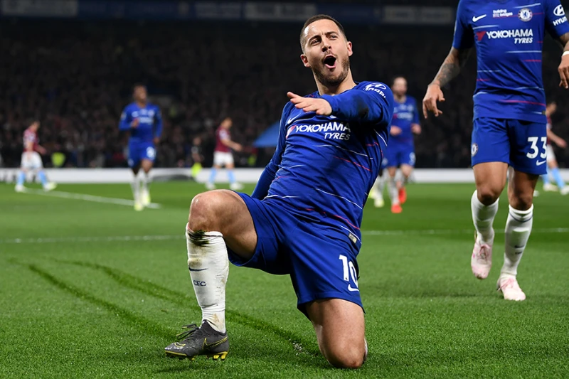 Hazard cũng là cầu thủ chơi tốt với vai trò là số 9 ảo